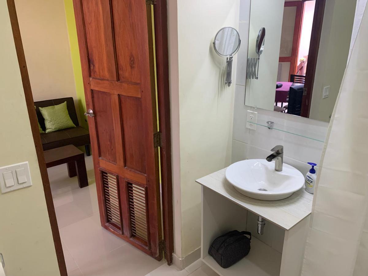 Apartamentos Casa Amarilla Granada Luaran gambar