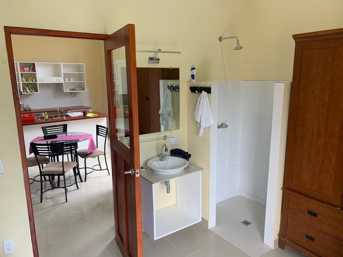 Apartamentos Casa Amarilla Granada Luaran gambar