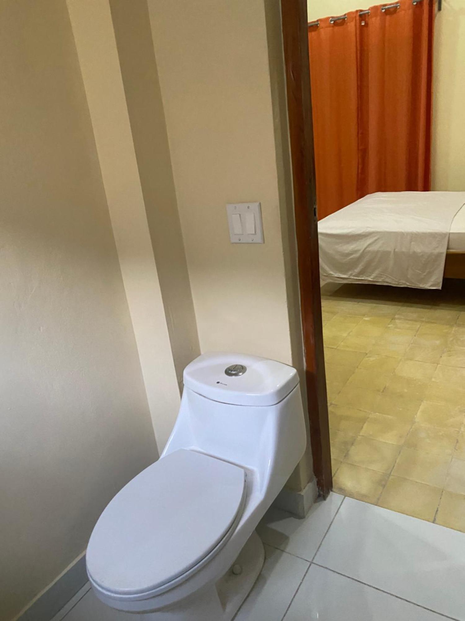 Apartamentos Casa Amarilla Granada Luaran gambar