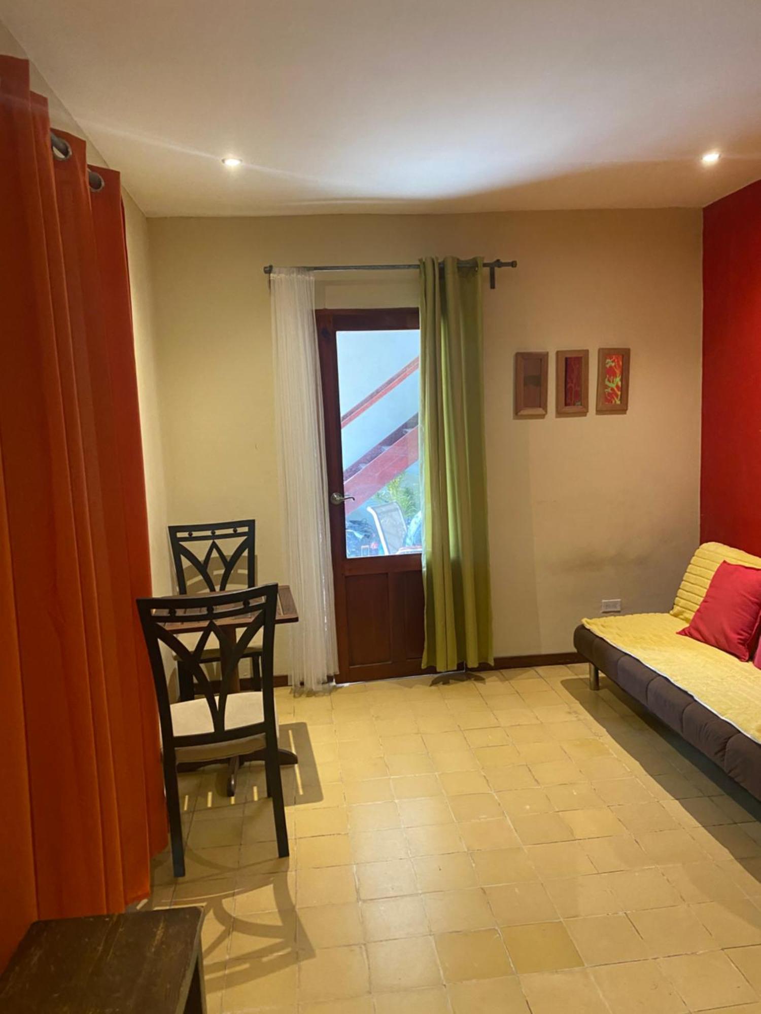 Apartamentos Casa Amarilla Granada Luaran gambar