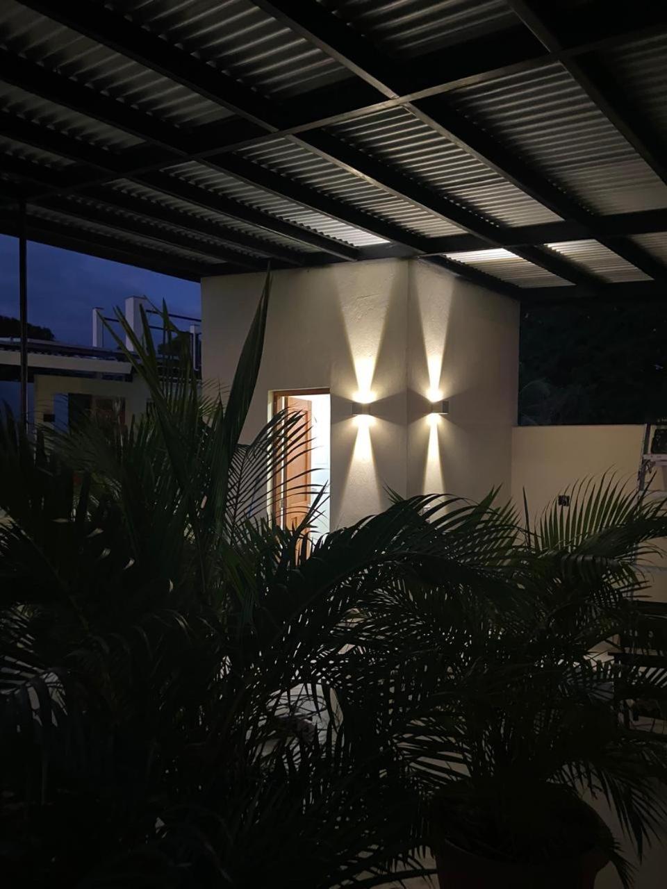 Apartamentos Casa Amarilla Granada Luaran gambar