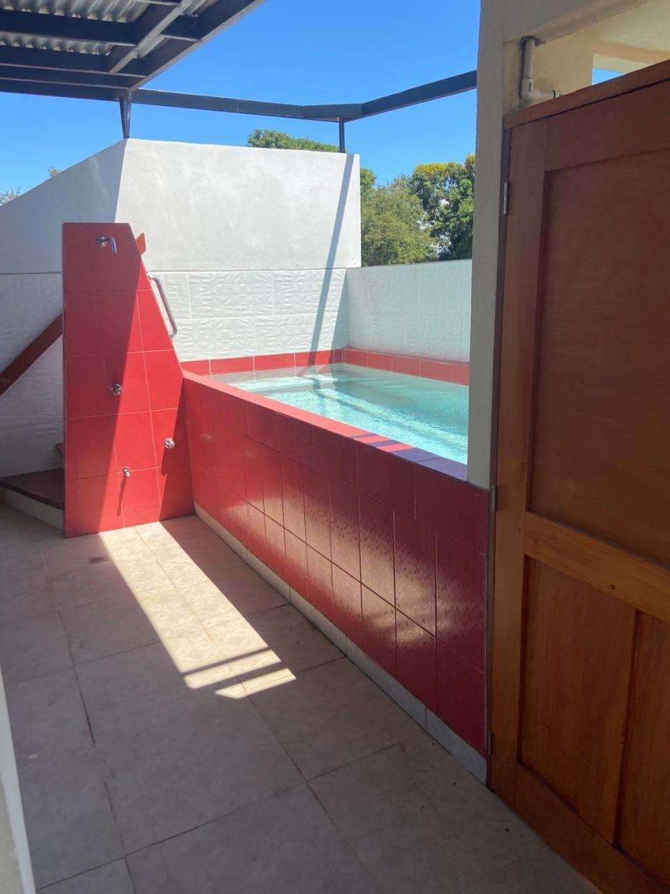 Apartamentos Casa Amarilla Granada Luaran gambar