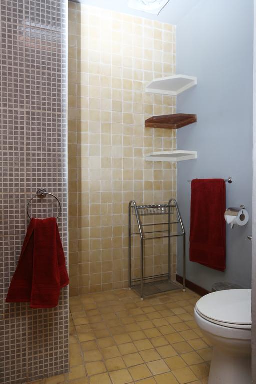 Apartamentos Casa Amarilla Granada Luaran gambar
