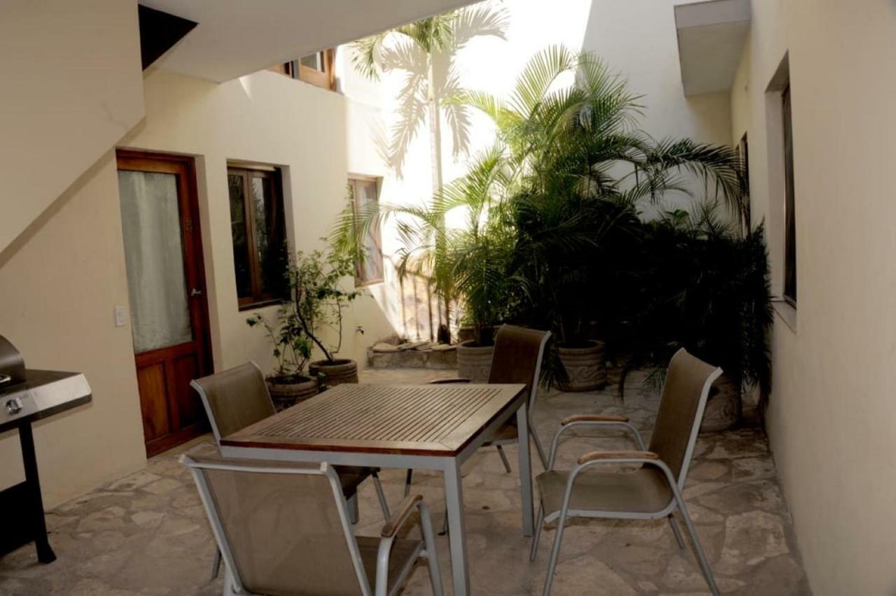 Apartamentos Casa Amarilla Granada Luaran gambar