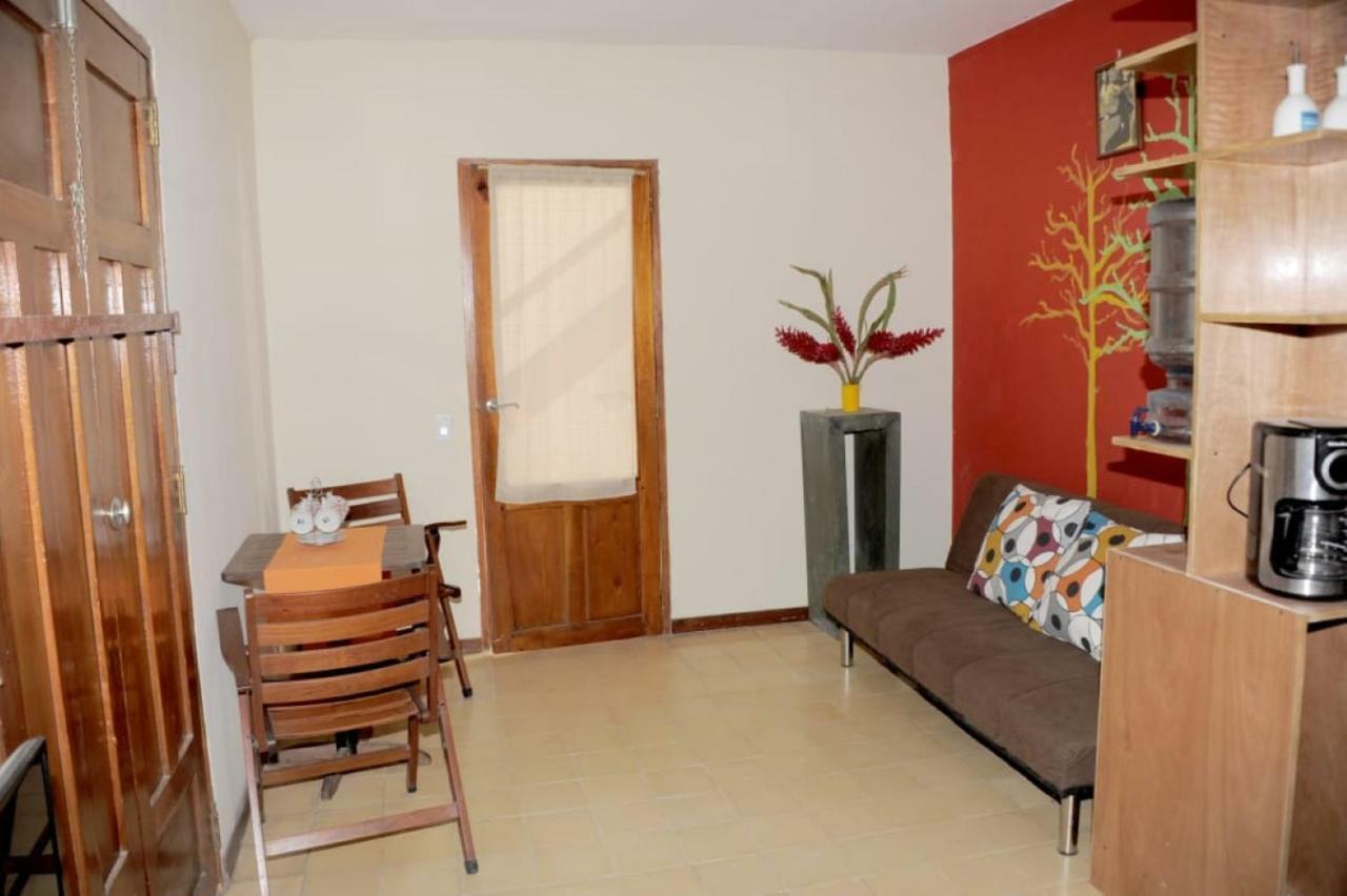 Apartamentos Casa Amarilla Granada Luaran gambar