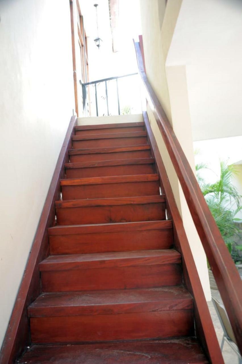 Apartamentos Casa Amarilla Granada Luaran gambar