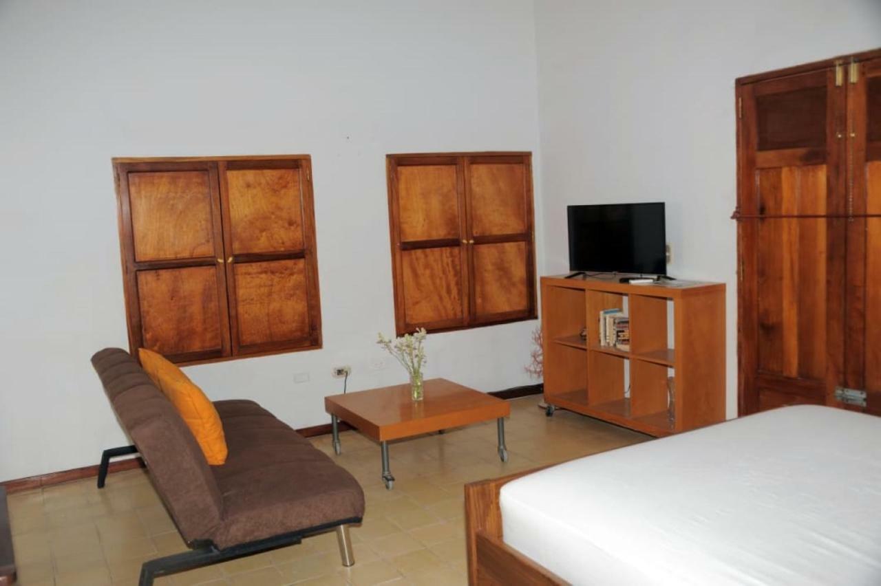 Apartamentos Casa Amarilla Granada Luaran gambar