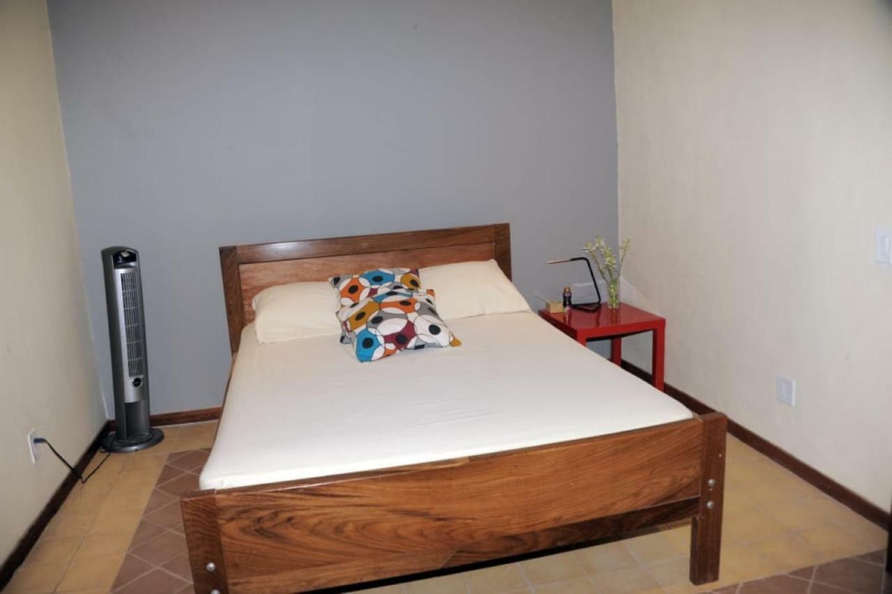 Apartamentos Casa Amarilla Granada Luaran gambar