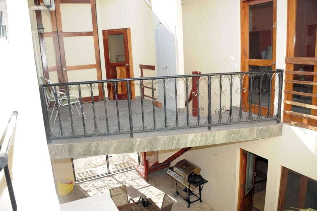 Apartamentos Casa Amarilla Granada Luaran gambar